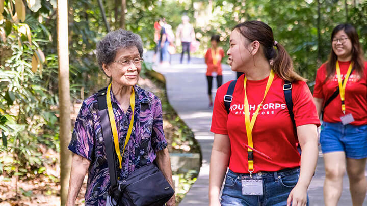 volunteer-elderly-botanic-gardens-walk