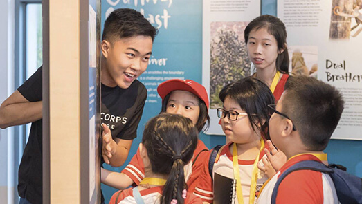 volunteer-leader-children-explaining-sungei-buloh-wetland-reserve-nurture-nature-523-295-D