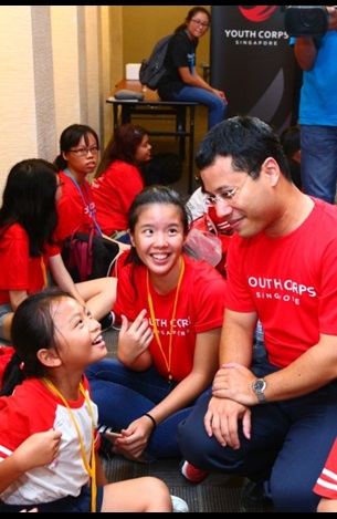 Mr Lee interacting with volunteers and children