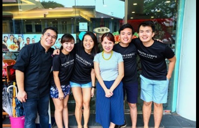 Ah Boy (left), Maureen (in grey), Owen (right) and the planning committee for Jiak Simi